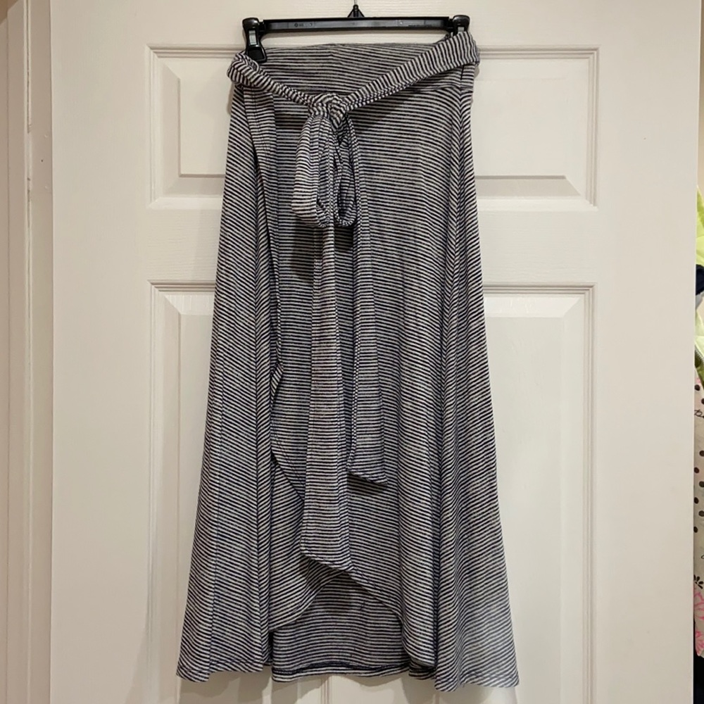 Flowy Gap Midi Skirt